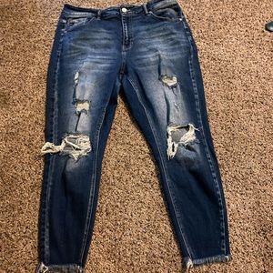 Size 16w distressed kan can jeans